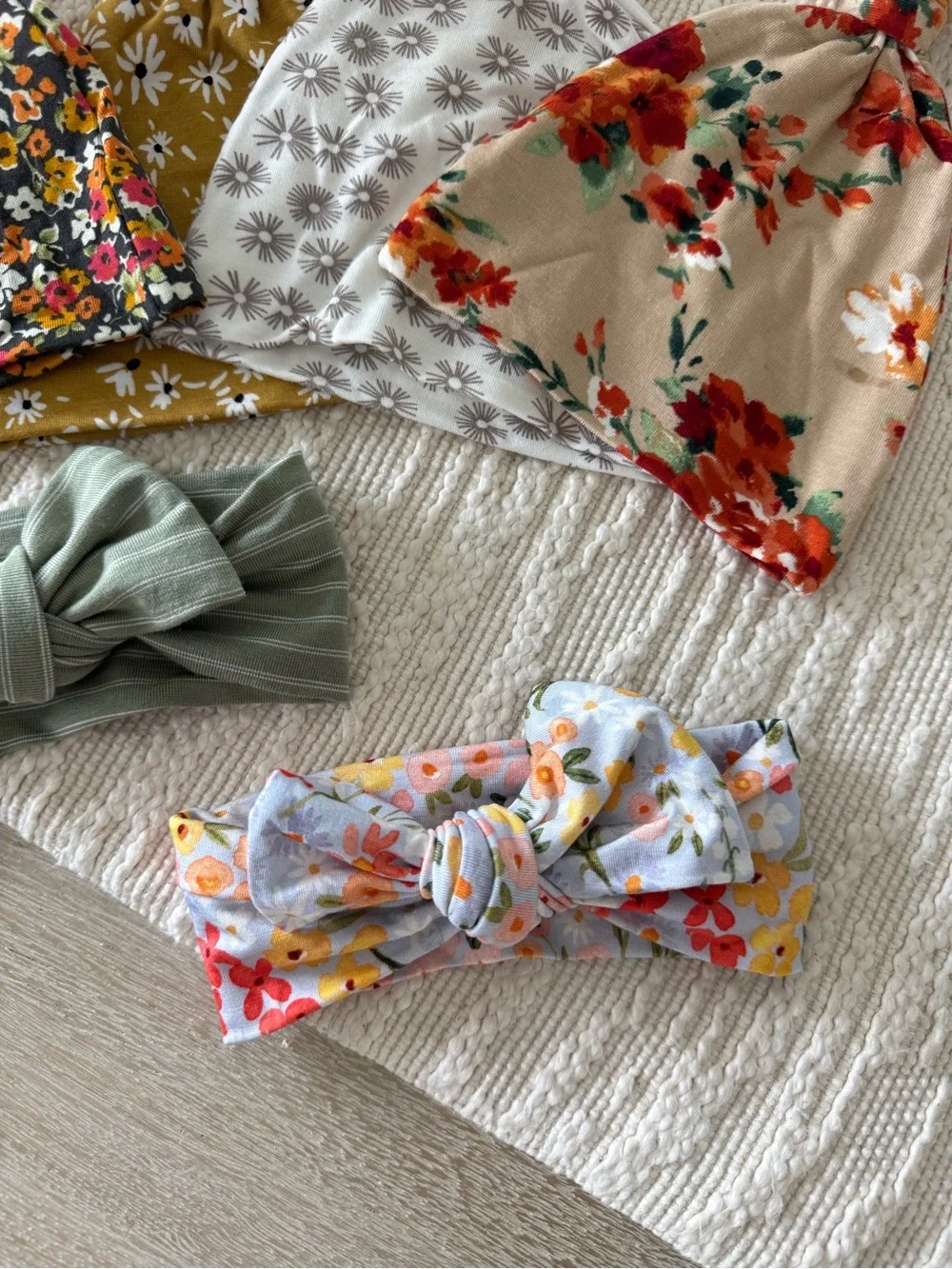 Lou Lou & Company Newborn Hat/Bow set